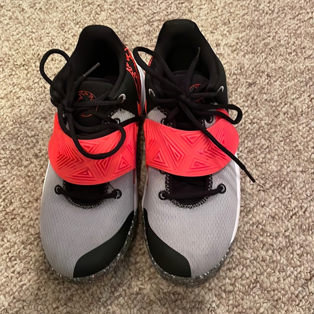 Kyrie Basketball Shoe
